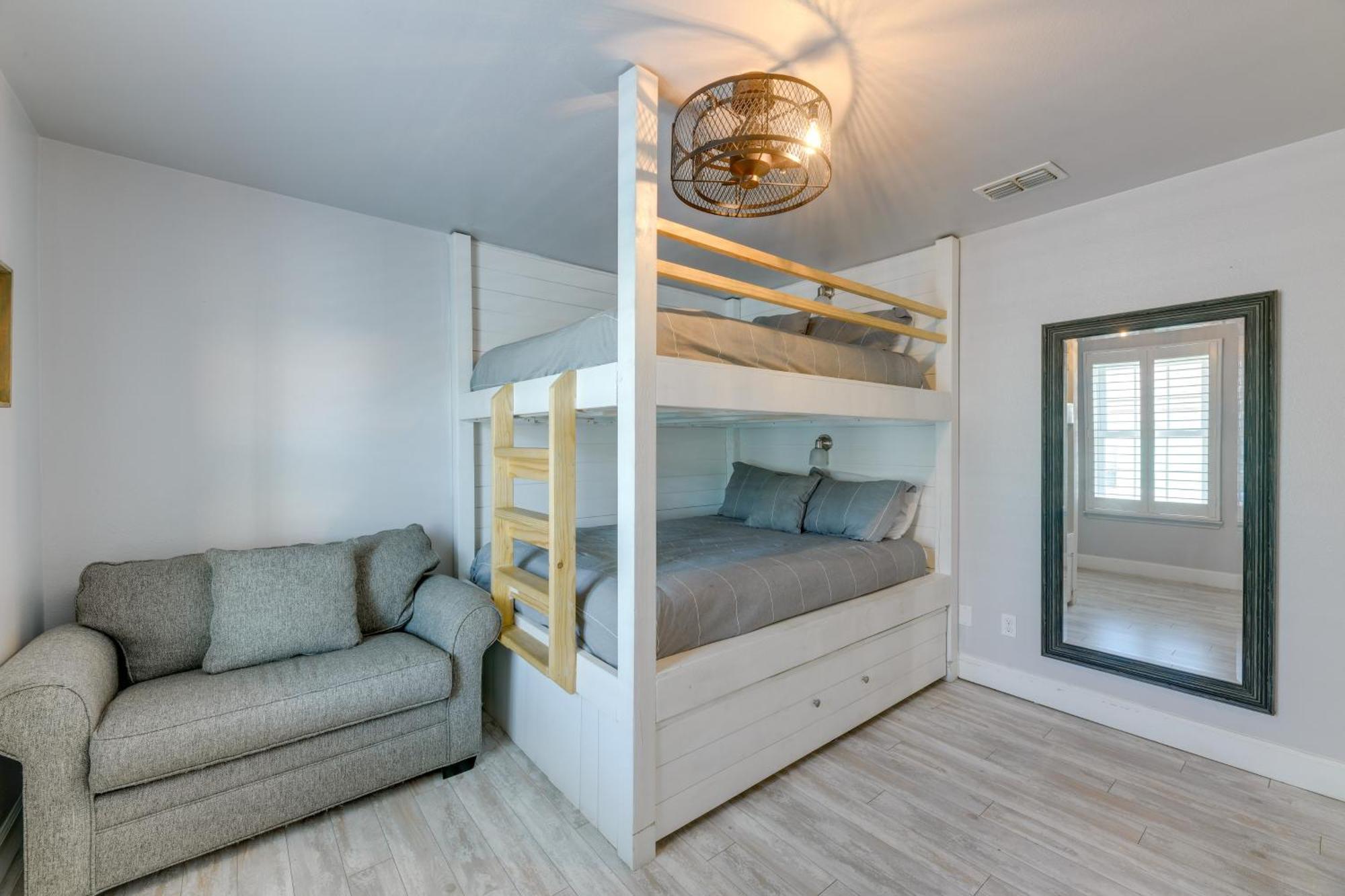 Trendy Port Aransas Home With Private Pool And Deck! Exteriör bild