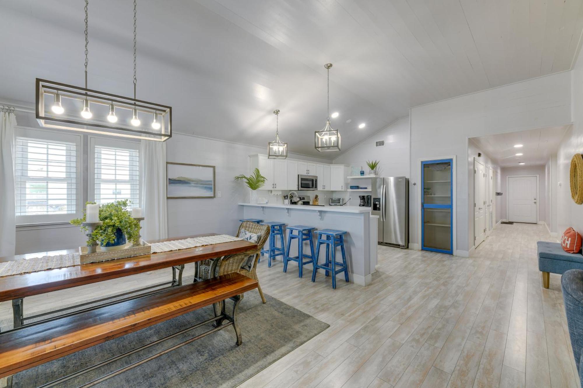 Trendy Port Aransas Home With Private Pool And Deck! Exteriör bild