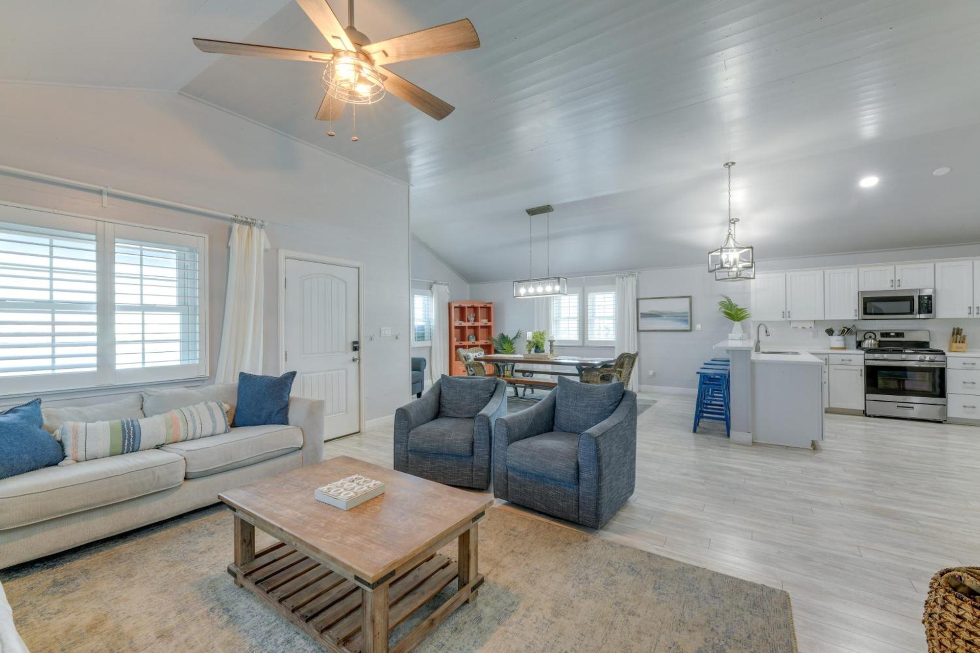 Trendy Port Aransas Home With Private Pool And Deck! Exteriör bild